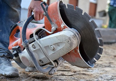 Safe use of a diamond saw blades