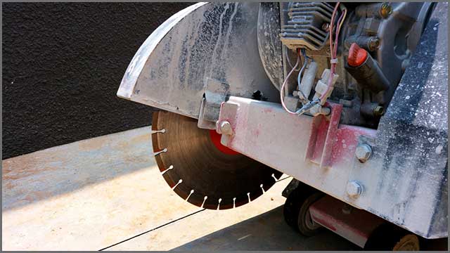 A diamond saw blade machine with sharp teeth