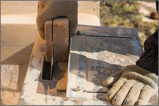Stone cutting with ultra-thin turbo saw blade