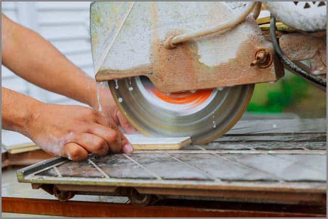 A man using the tile saw