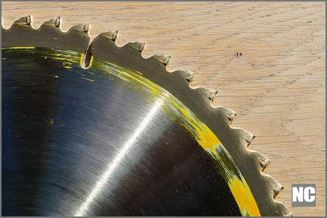 Saw blade on wood carbide inserts