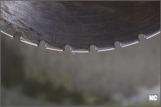 Diamond industrial saw blade with excellent durability