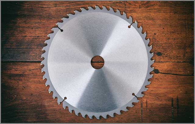 Carbide-tipped metal saw blade