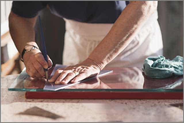 Marking-out on glass in preparation for cutting