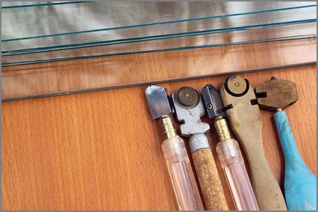 A set of glass cutting tools