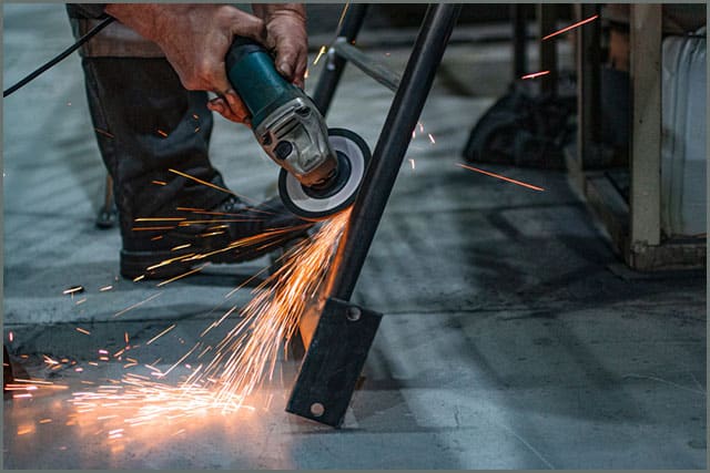 Cleaning metal structures with an angle grinder