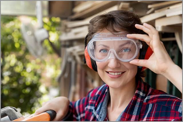 How to Cut Wood--Protective goggles