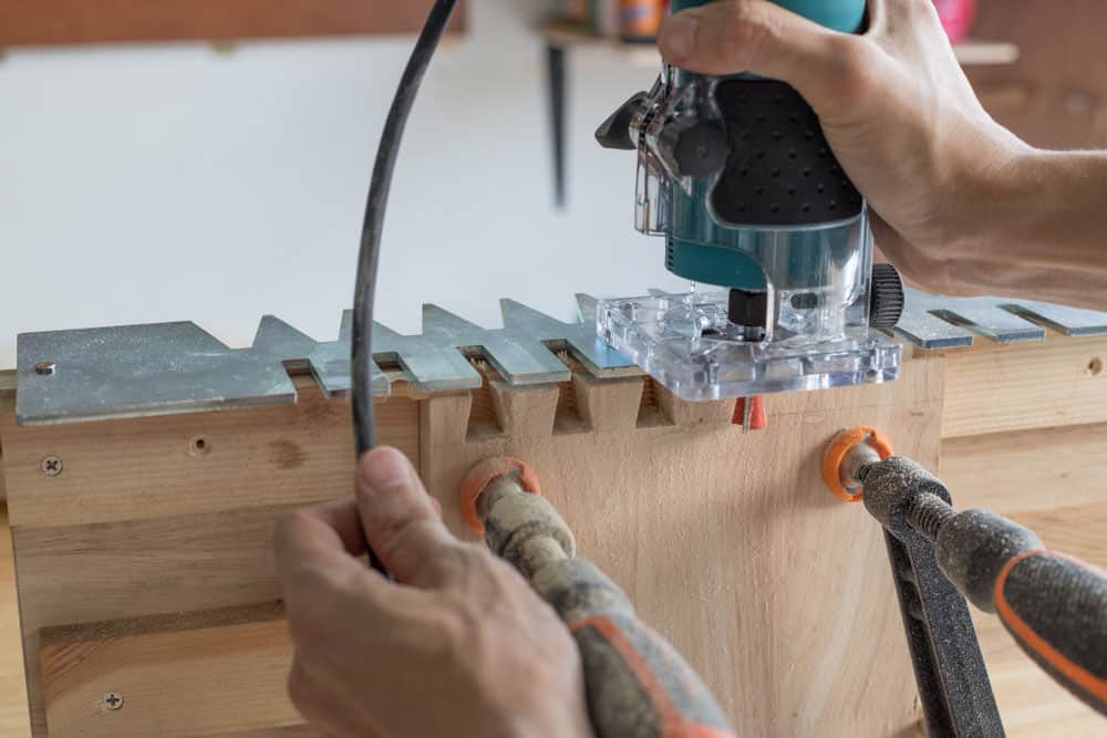 Construction of a dovetail joint.