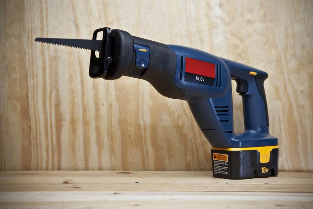 An 18V cordless reciprocating saw