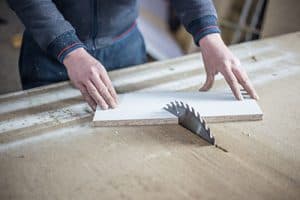 Cutting angles on table saw