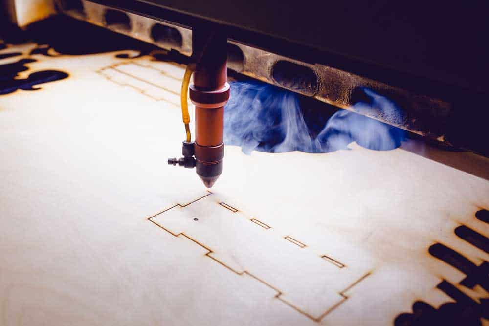Laser cutting machine drawing a pattern