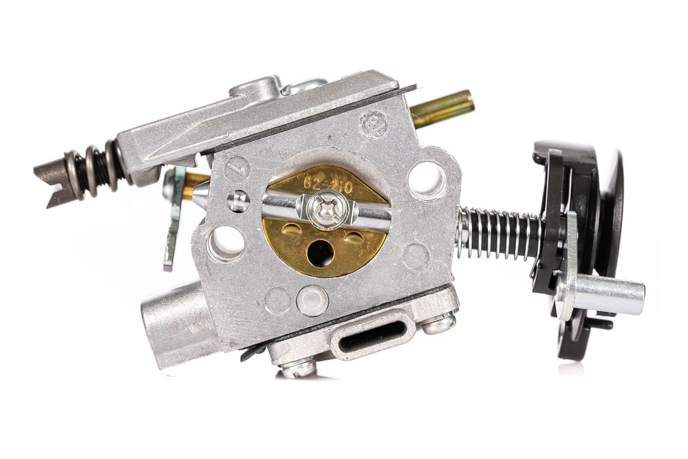 Sideview of chainsaw carburetor