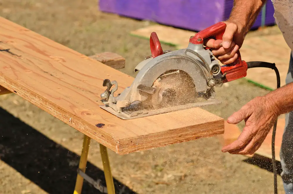 worm-drive circular saw